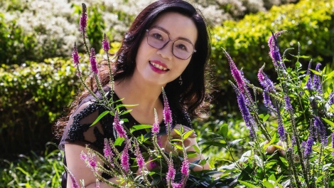 Nhạc sĩ, cô giáo Trần Thu Hường ra mắt album “Em yêu đồng dao”