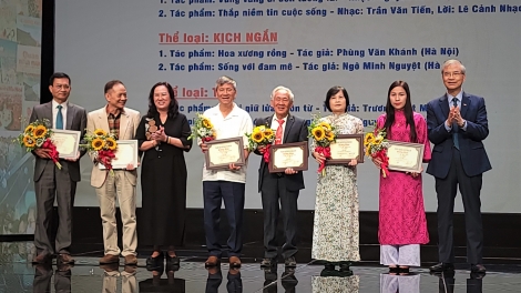 Trao 30 giải thưởng cho các tác phẩm Cuộc vận động sáng tác VHNT về nghề báo người làm báo
