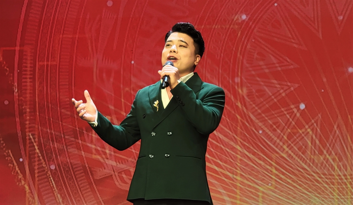 Ca khúc "Vững bước đi đến tương lai" của tác giả Nguyễn Anh Trí đoạt giải nhì cuộc vận động sáng tác văn học nghệ thuật lần này.
