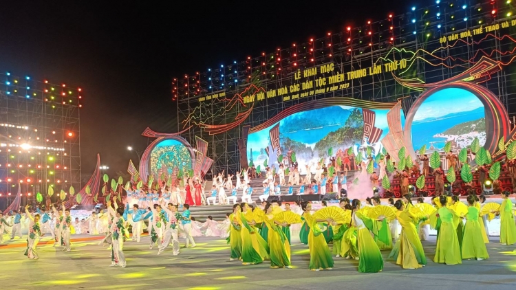 Tôn vinh giá trị truyền thống trong Lễ khai mạc ngày hội Văn hóa các dân tộc miền Trung 