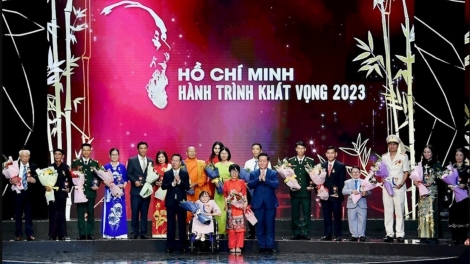 Xúc động chương trình “Hồ Chí Minh – Hành trình khát vọng 2023”