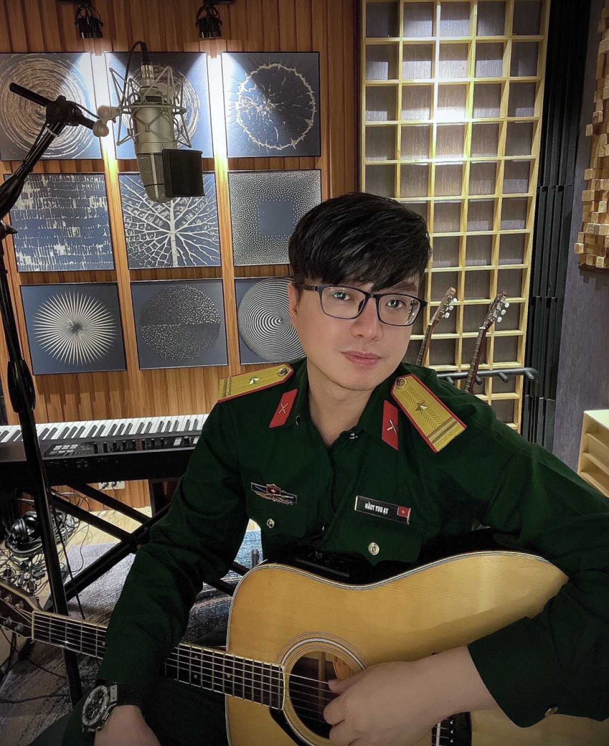 Nhạc sĩ, thiếu tá, nhà sản xuất âm nhạc Tạ Duy Tuấn, tác giả của ca khúc "Chúng em yêu Bác Hồ Chí Minh".