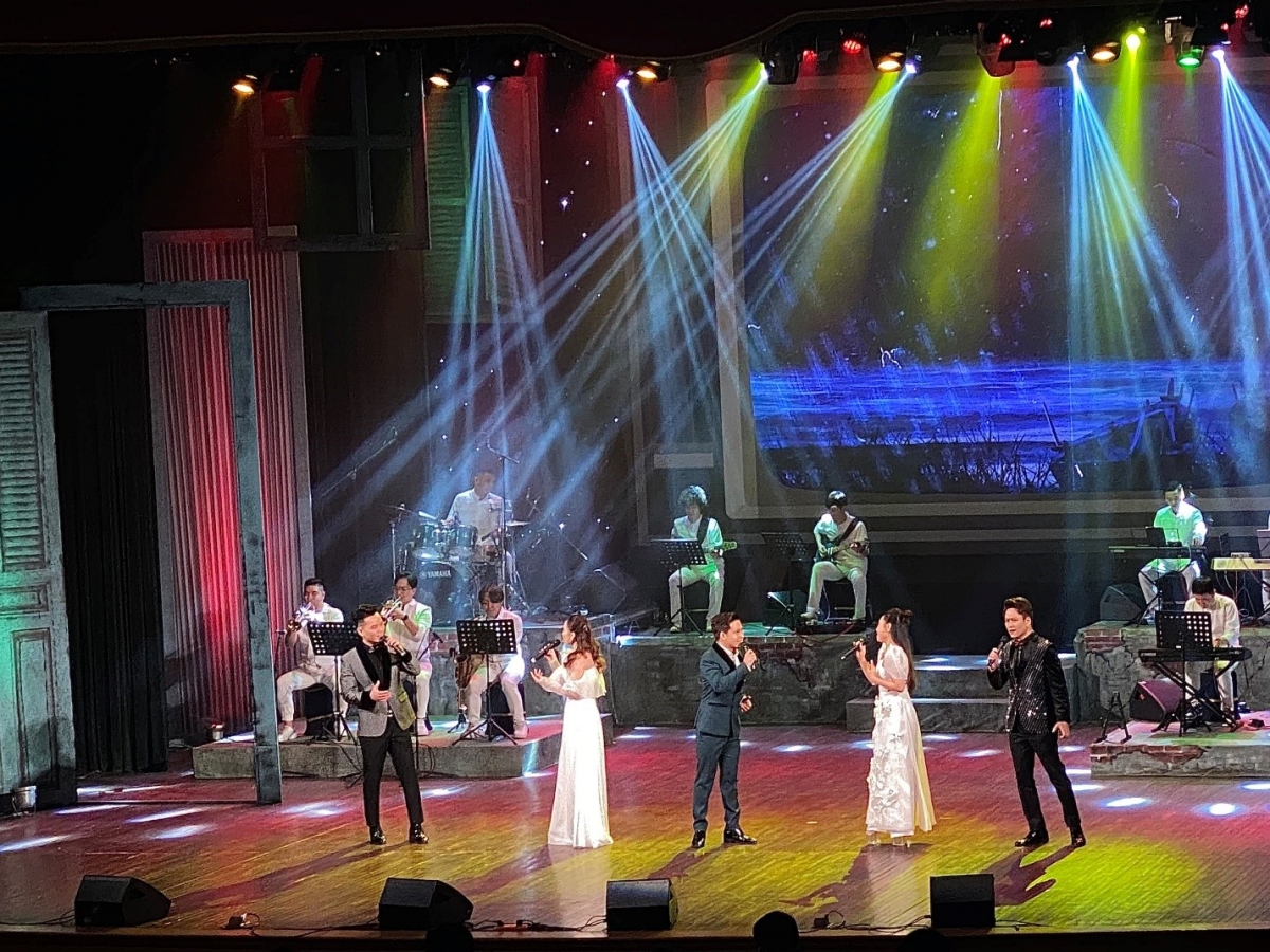 Đêm nhạc có sự góp mặt của nhiều ca sĩ trẻ thuộc Nhà hát Ca múa nhạc Việt Nam