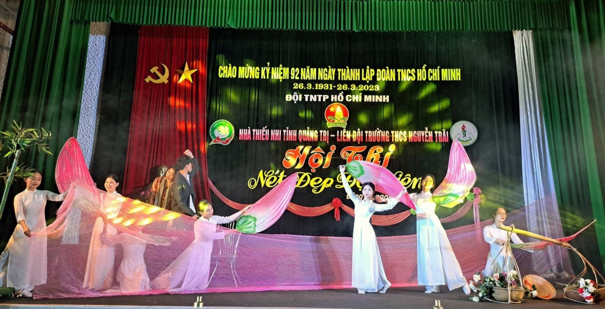 Các thành viên Nhà thiếu nhi tỉnh Quảng trị biểu diễn tại Hội thi "Nét đẹp đội viên"