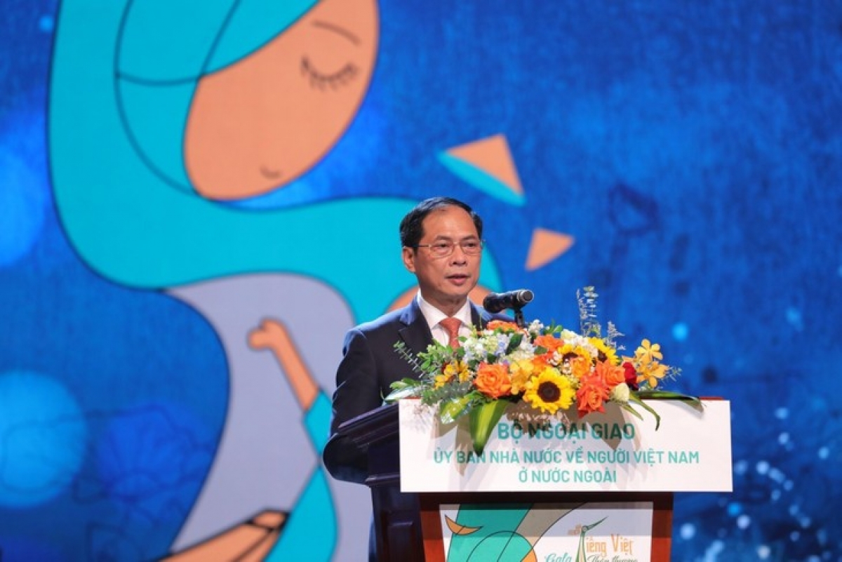 Bộ trưởng Bộ Ngoại giao Bùi Thanh Sơn phát biểu khai mạc. 