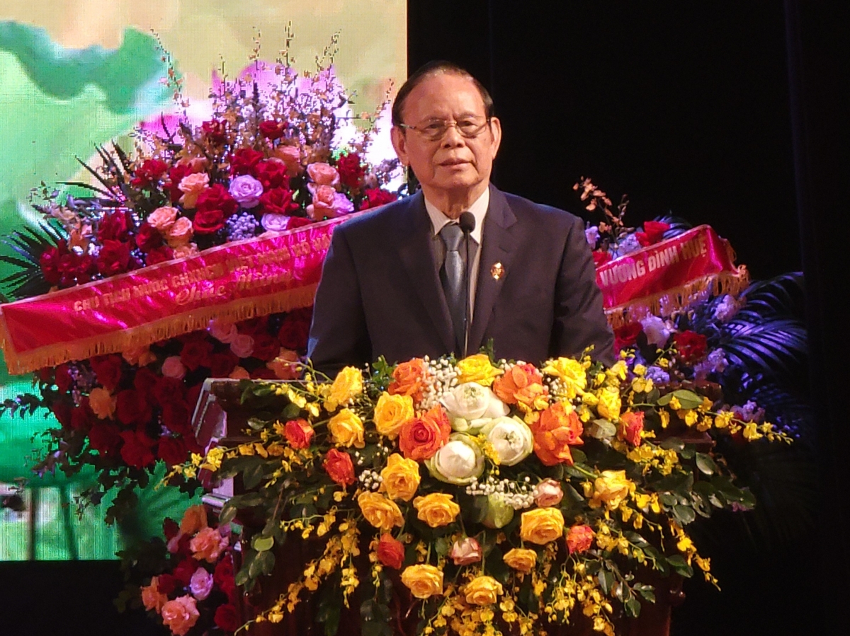 PGS-TS Nguyễn Hồng Vinh, nguyên Ủy viên Ban Chấp hành Trung ương Đảng, nguyên Phó Trưởng ban Tuyên giáo Trung ương, nguyên Chủ tịch Hội đồng phát biểu tại buổi lễ.