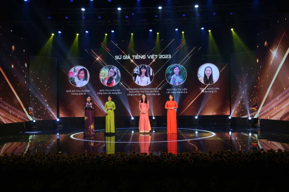 Các sứ giả Tiếng Việt 2023 được vinh danh trong đêm Gala.