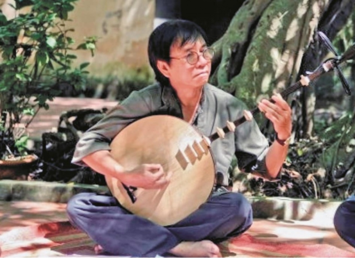Nhạc sĩ Thao Giang luôn trăn trở nghiên cứu và có nhiều cải tiến cây đàn nhị phù hợp với âm nhạc Việt Nam.