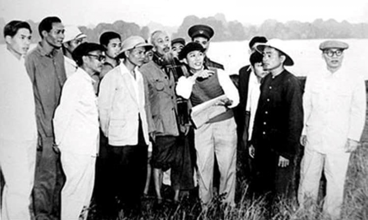 Ngày 23/11/1963, Bác Hồ về thăm Tuần Châu. Người căn dặn: "Phải biến Tuần Châu thành ngọc châu”