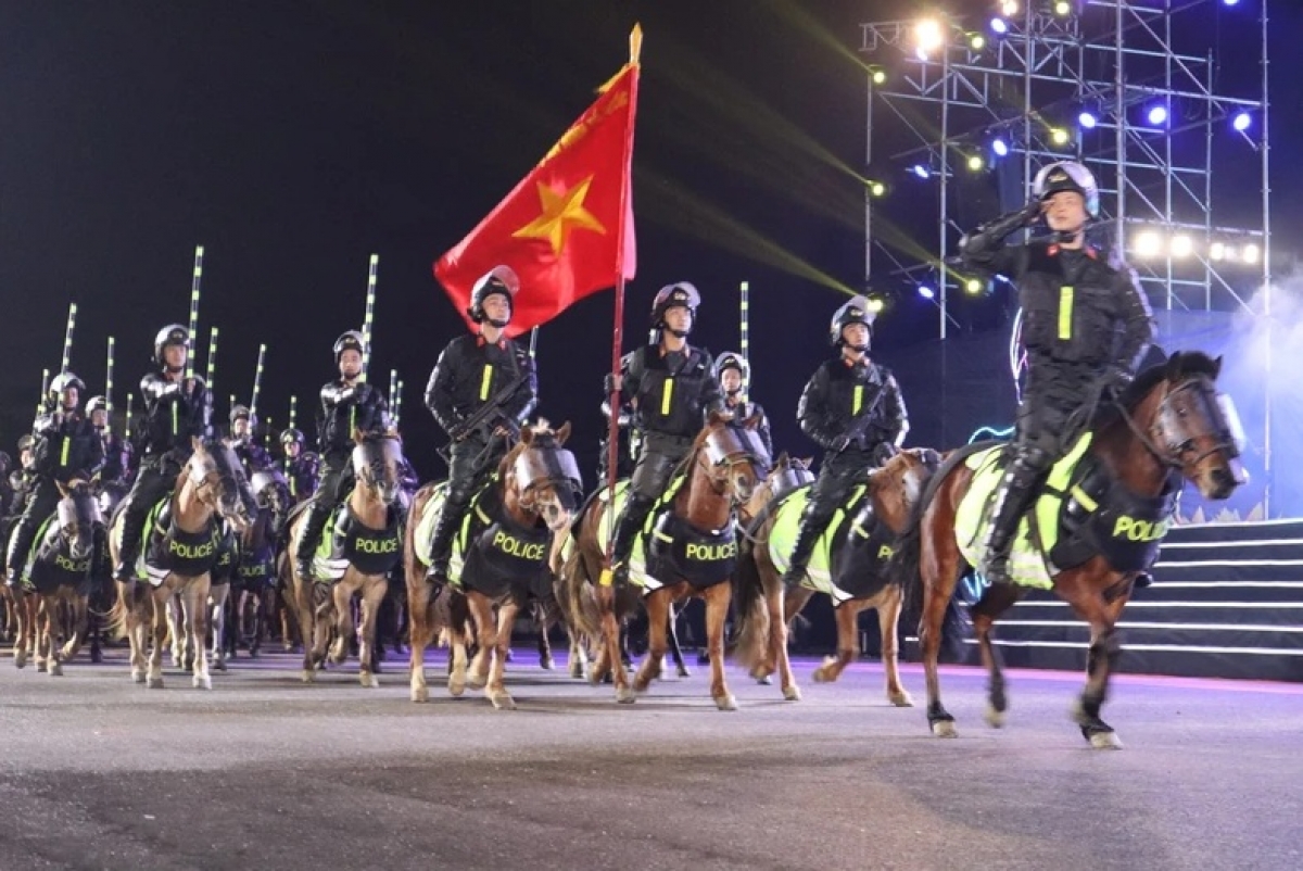 Màn diễu hành màn của Đoàn Cảnh sát cơ động kỵ binh thuộc Bộ Tư lệnh Cảnh sát cơ động - Bộ Công an