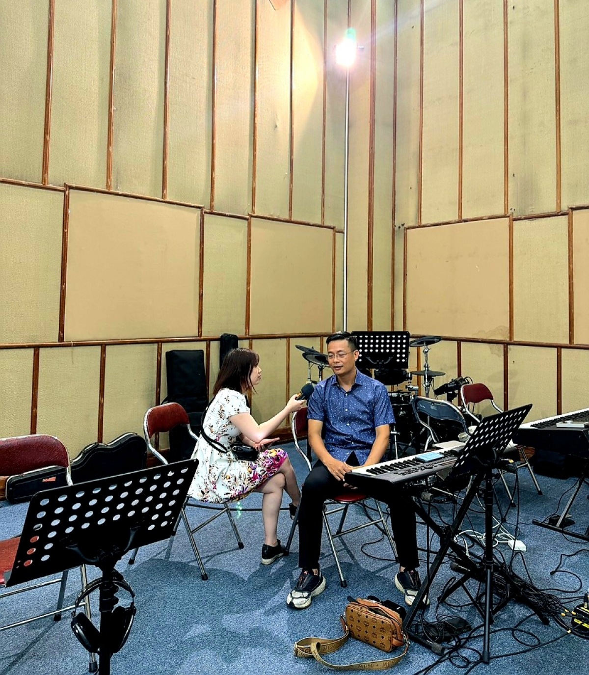Nghệ sĩ Ban Âm Nhạc chia sẻ về tinh thần tập luyện thu thanh các ca khúc mới về Điện Biên Phủ