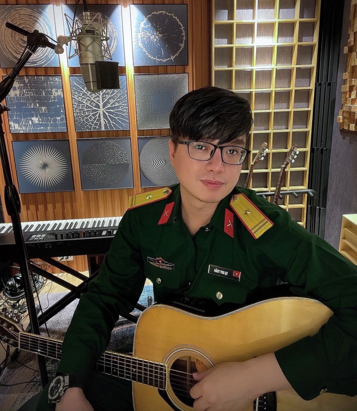 Thiếu tá, nhạc sĩ Tạ Duy Tuấn.