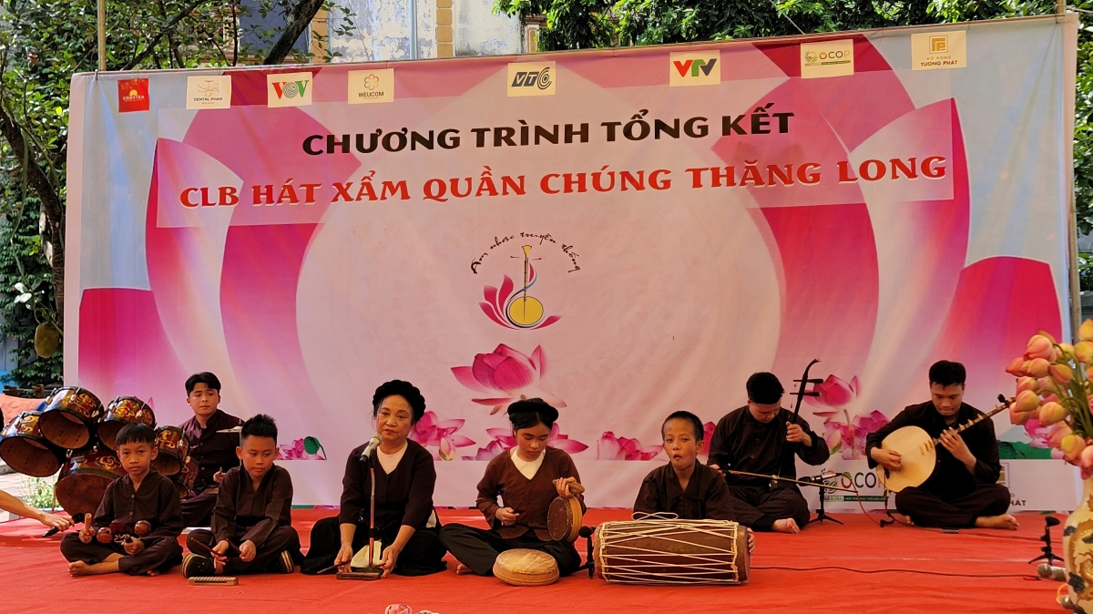 Một tiết mục hát xẩm tại chương trình “Tổng kết và thi hát xẩm quần chúng” của CLB hát xẩm quần chúng Thăng Long.