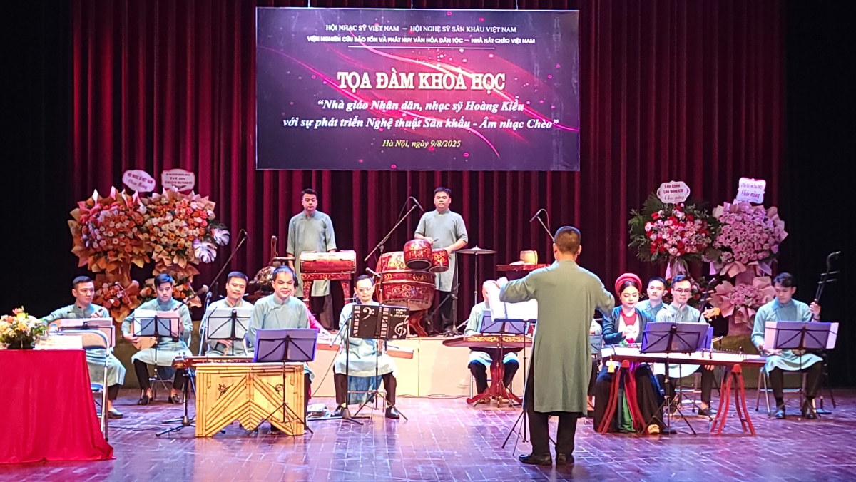 Dàn nhạc Nhà hát Chèo Việt Nam biểu diễn tại Tọa đàm khoa học.