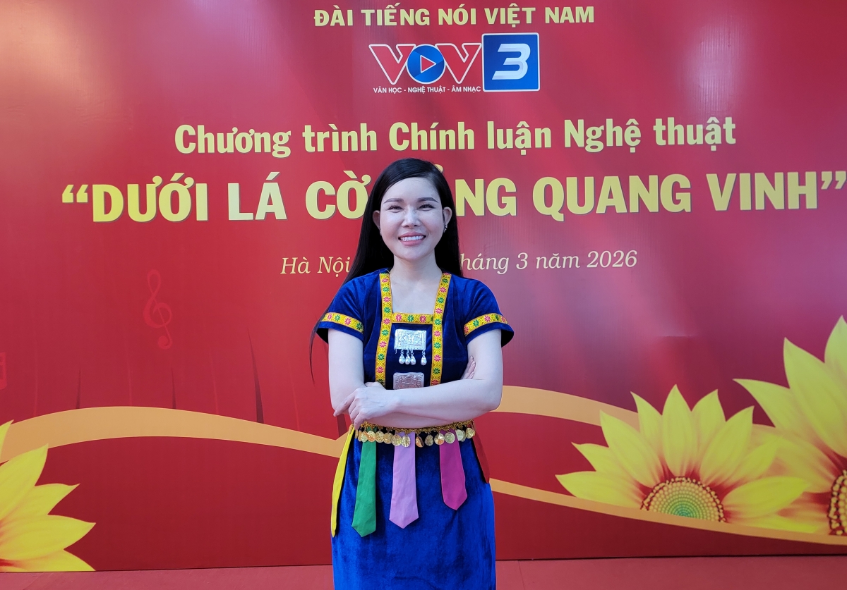 NSUT Cẩm Tú.