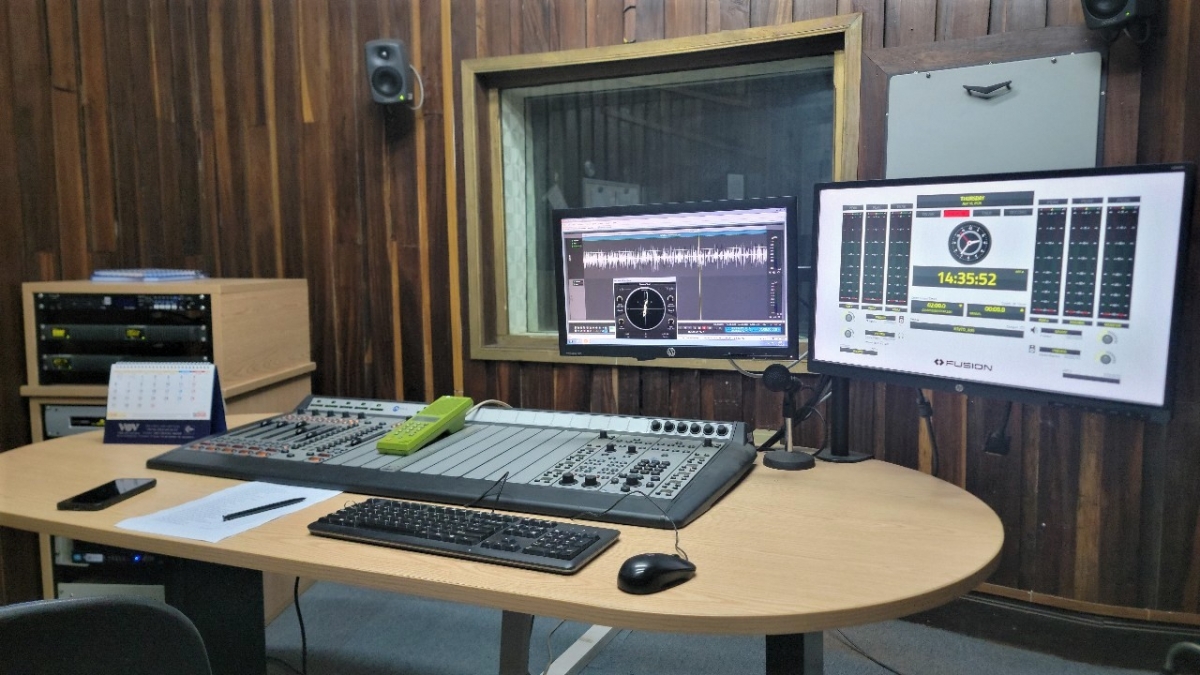 Thiết bị pha âm trong một studio tại Đài TNVN.